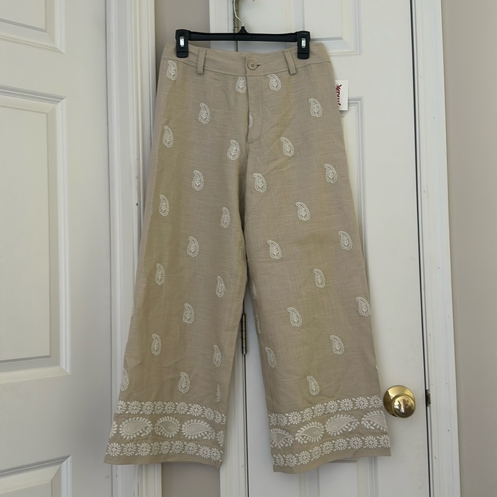Elie Tahari linen blend pants in cream/beige color